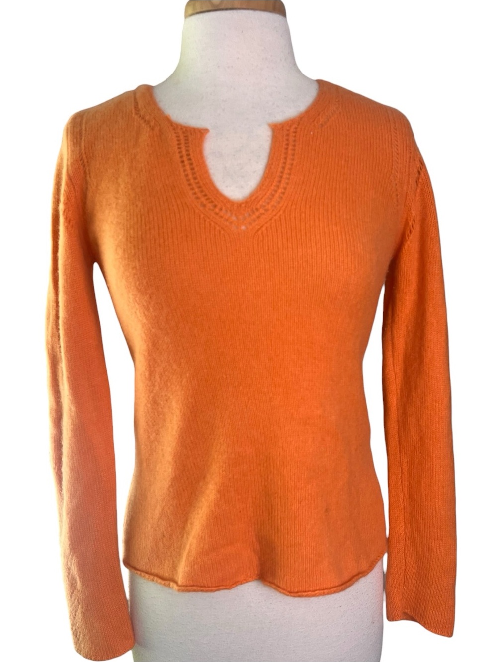 100% Cashmere Pullover V-neck Sweater Womens Small Orange Soft Cozy Fall Luxury